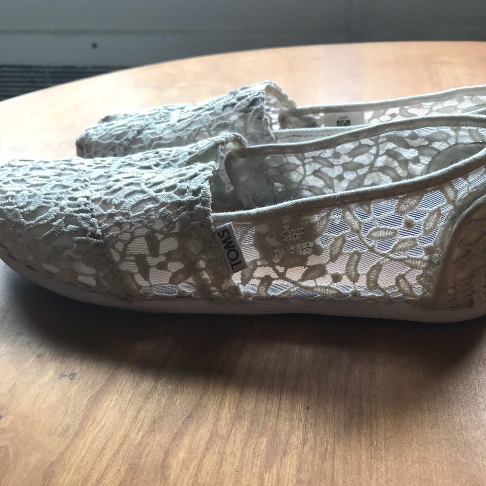 Toms White Floral Flats (Size 8)